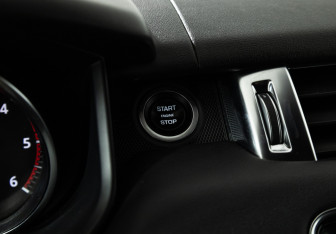 Подержанный автомобиль Land Rover Range Rover Sport 2016 года (17 фото)