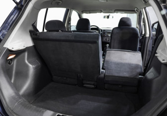 Подержанный автомобиль Nissan Tiida Hatchback 2011 года (22 фото)