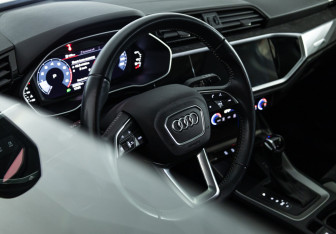 Подержанный автомобиль Audi Q3 2020 года (20 фото)