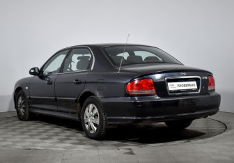 Подержанный автомобиль Hyundai Sonata 2008 года (7 фото)