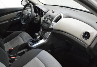 Подержанный автомобиль Chevrolet Cruze Sedan 2013 года (12 фото)