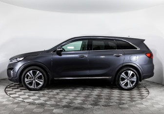 Подержанный автомобиль Kia Sorento 2018 года (8 фото)