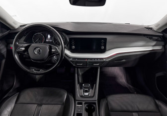 Подержанный автомобиль Skoda Octavia Wagon 2021 года (15 фото)