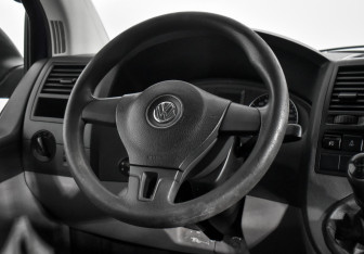 Подержанный автомобиль Volkswagen Caravelle 2011 года (16 фото)