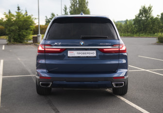 Подержанный автомобиль BMW X7 2019 года (8 фото)