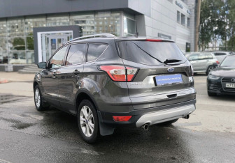 Подержанный автомобиль Ford Kuga 2017 года (6 фото)