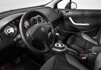 Подержанный автомобиль Peugeot 308 Hatchback 2009 года (9 фото)