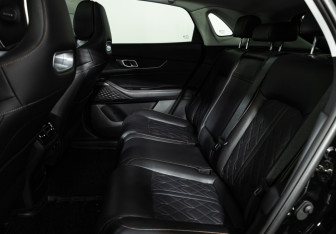 Подержанный автомобиль Changan UNI-K 2023 года (10 фото)