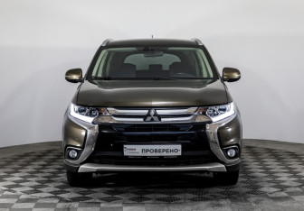 Подержанный автомобиль Mitsubishi Outlander 2016 года (2 фото)