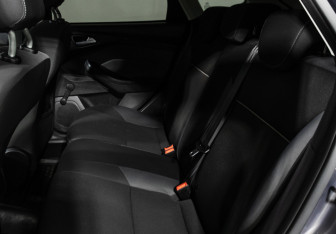 Подержанный автомобиль Ford Focus Hatchback 2013 года (10 фото)
