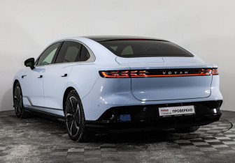 Подержанный автомобиль Voyah Passion 2023 года (10 фото)