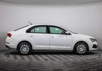 Подержанный автомобиль Skoda Rapid Liftback 2021 года (4 фото)