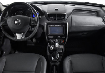 Подержанный автомобиль Nissan Terrano 2017 года (15 фото)