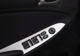 Подержанный автомобиль Hyundai Solaris Sedan 2016 года (17 фото)