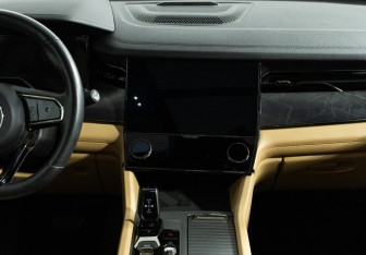 Подержанный автомобиль Lynk&Co 09 2023 года (14 фото)