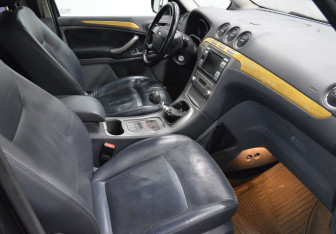 Подержанный автомобиль Ford Galaxy 2006 года (12 фото)