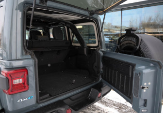 Подержанный автомобиль Jeep Wrangler 2023 года (20 фото)