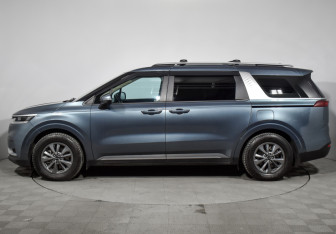 Подержанный автомобиль Kia Carnival 2021 года (8 фото)