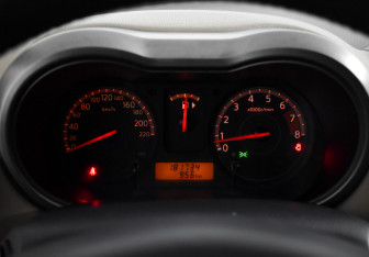 Подержанный автомобиль Nissan Note 2006 года (18 фото)