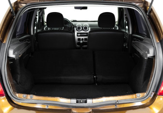 Подержанный автомобиль Renault Sandero 2014 года (17 фото)