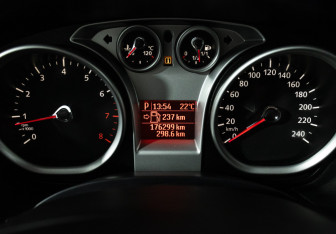 Подержанный автомобиль Ford Kuga 2012 года (12 фото)