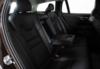 Подержанный автомобиль Volvo V60 2019 года (12 фото)