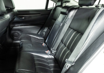 Подержанный автомобиль Lexus ES 2015 года (10 фото)