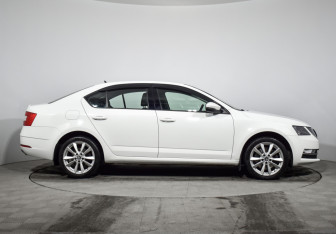 Подержанный автомобиль Skoda Octavia Liftback 2018 года (4 фото)