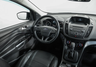 Подержанный автомобиль Ford Kuga 2018 года (9 фото)
