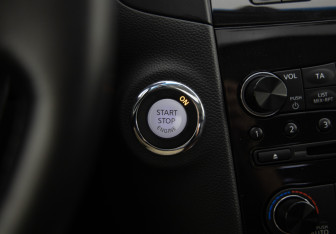 Подержанный автомобиль Infiniti QX70 2013 года (17 фото)