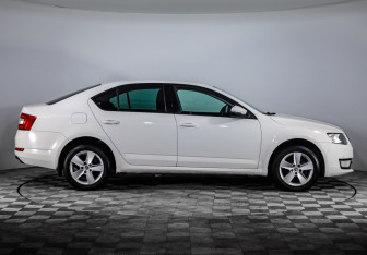 Подержанный автомобиль Skoda Octavia Liftback 2015 года (4 фото)
