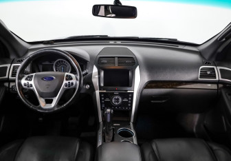 Подержанный автомобиль Ford Explorer 2013 года (10 фото)