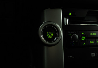 Подержанный автомобиль Toyota Land Cruiser Prado 2011 года (19 фото)