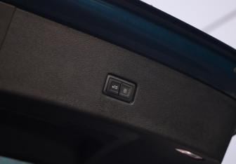 Подержанный автомобиль Audi Q8 2018 года (36 фото)