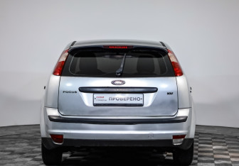 Подержанный автомобиль Ford Focus Hatchback 2007 года (6 фото)