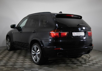 Подержанный автомобиль BMW X5 2013 года (7 фото)