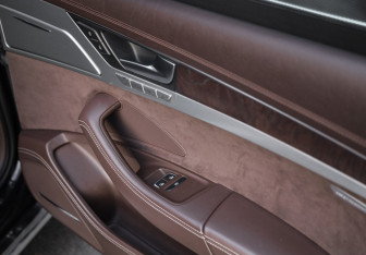 Подержанный автомобиль Audi A8 2011 года (35 фото)