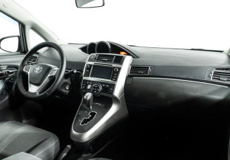 Подержанный автомобиль Toyota Verso 2013 года (9 фото)
