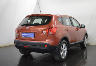 Подержанный автомобиль Nissan Qashqai 2008 года (5 фото)