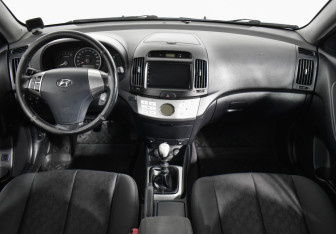 Подержанный автомобиль Hyundai Elantra Sedan 2011 года (12 фото)