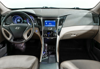 Подержанный автомобиль Hyundai Sonata 2011 года (14 фото)