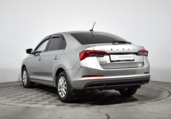 Подержанный автомобиль Skoda Rapid Liftback 2020 года (7 фото)