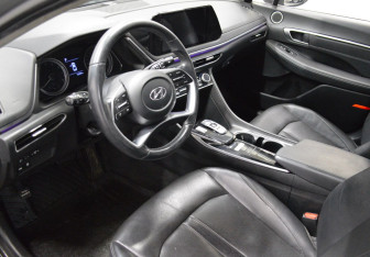 Подержанный автомобиль Hyundai Sonata 2023 года (10 фото)