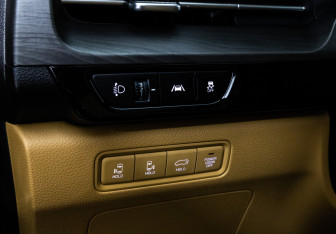Подержанный автомобиль Kia Carnival 2022 года (21 фото)