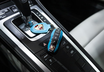 Подержанный автомобиль Porsche Cayman 2018 года (23 фото)