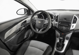 Подержанный автомобиль Chevrolet Cruze Sedan 2013 года (9 фото)