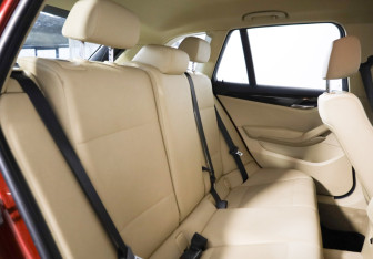 Подержанный автомобиль BMW X1 2011 года (14 фото)