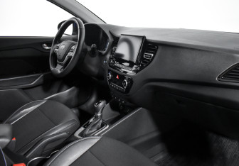 Подержанный автомобиль Hyundai Solaris Sedan 2022 года (13 фото)