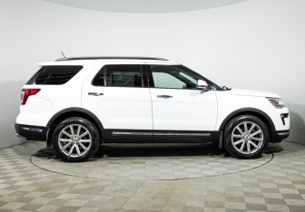 Подержанный автомобиль Ford Explorer 2018 года (4 фото)