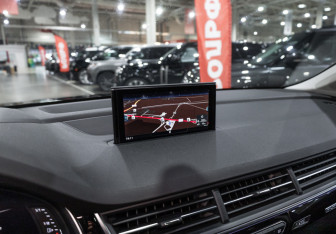 Подержанный автомобиль Audi Q7 2017 года (20 фото)